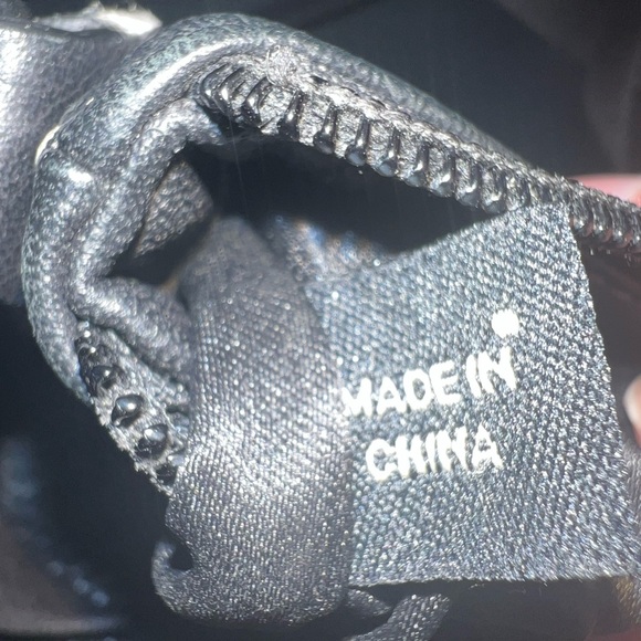 EUC Coach Black Pebbled Leather Swingpack Crossbody - Black - Picture 7 of 9